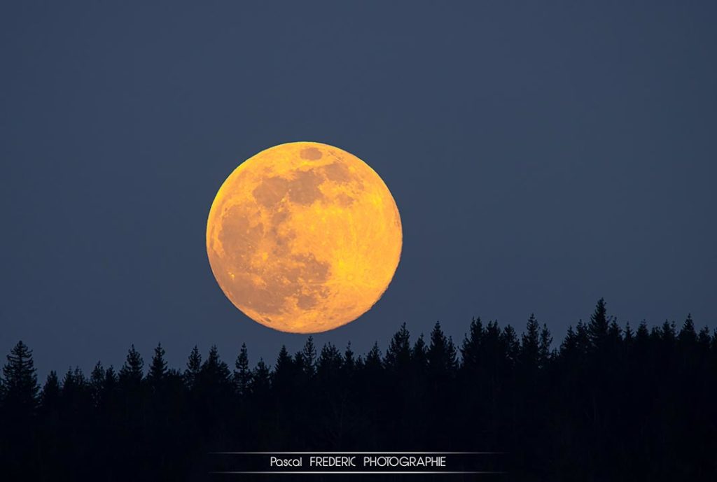 La lune photographiée par Pascal Frédéric pour le magazine Découverte.